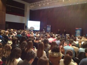 El Dr. Román en el Seminario de Oral B en Sevilla